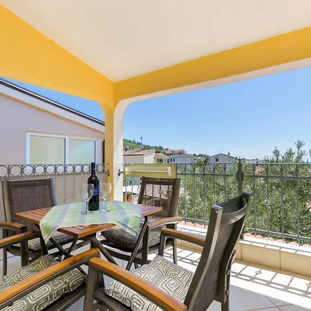 Razanj 12733b Lejlighed *