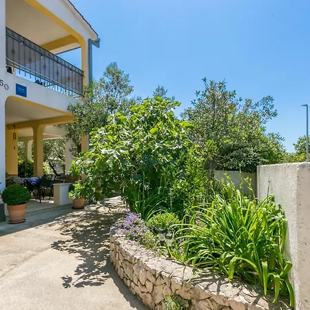 Razanj 12733b Lejlighed